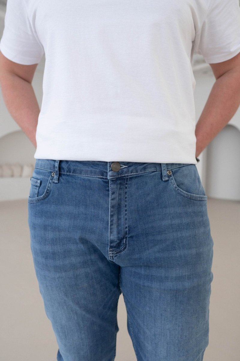 Slim Comfort Jeans In Light Blue - AURA