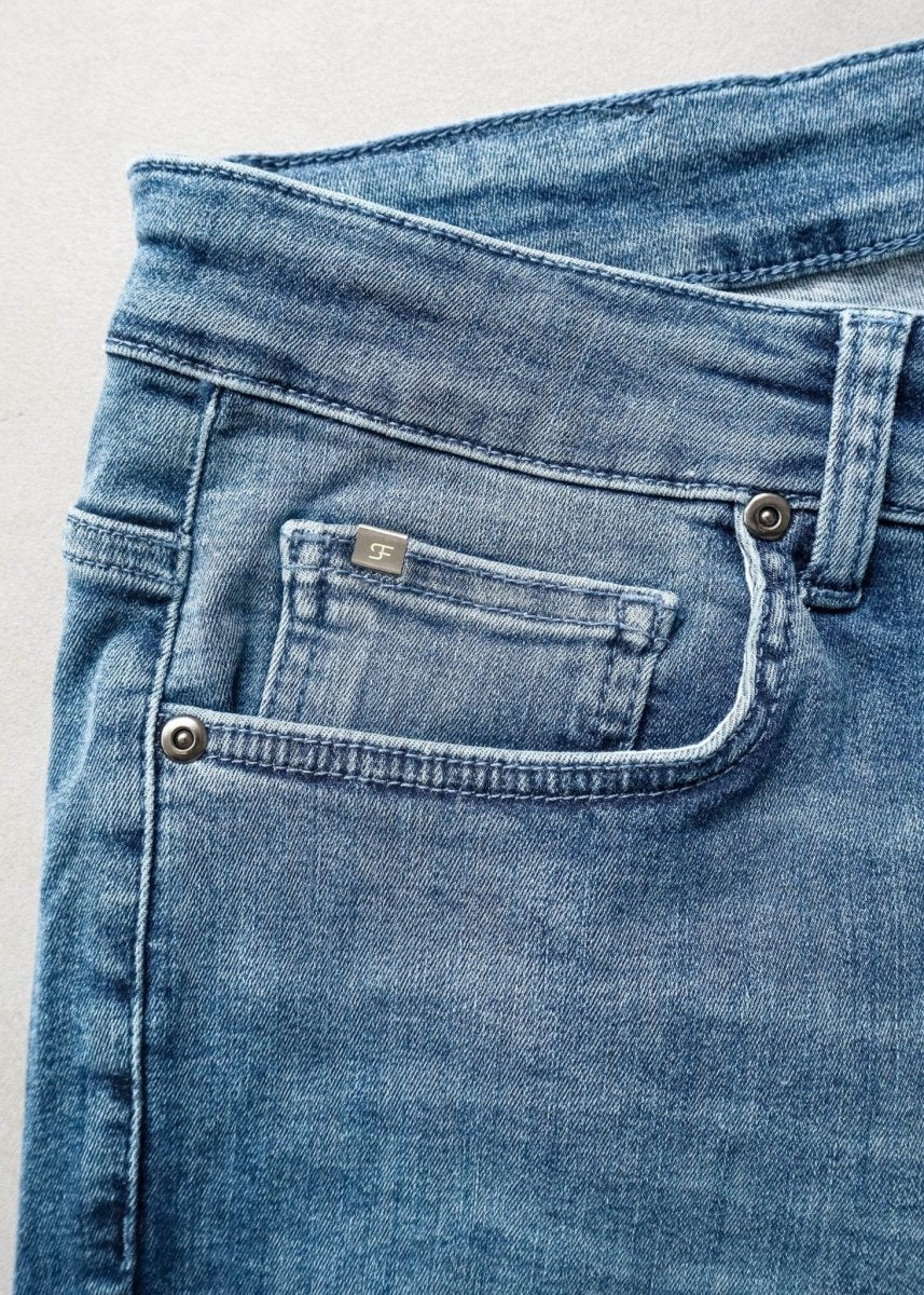 Slim Comfort Jeans In Light Blue - AURA