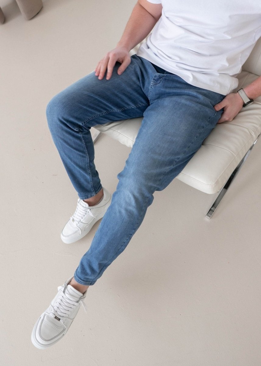 Slim Comfort Jeans In Light Blue - AURA