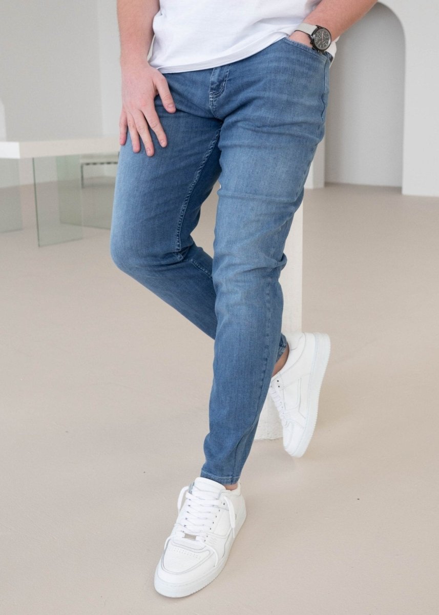 Slim Comfort Jeans In Light Blue - AURA