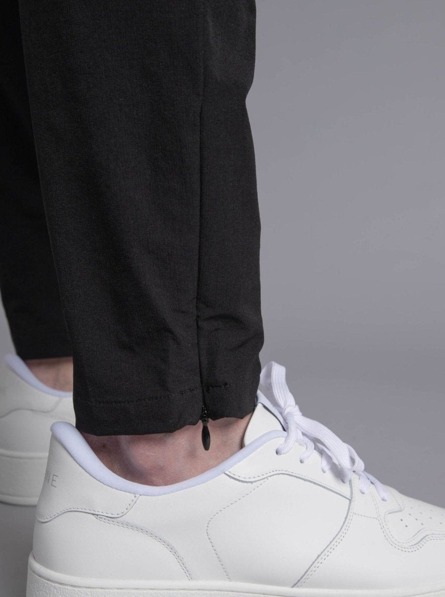 Tech Stretch Cargo Pant In Black - AURA
